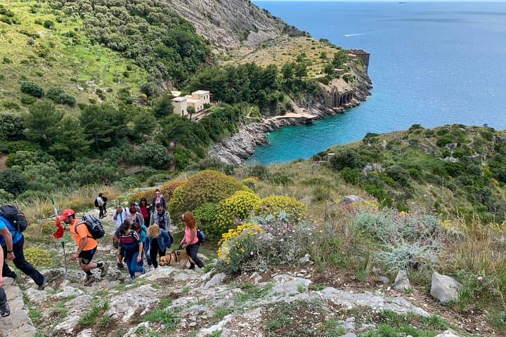Jeranto Bay Private Walking Tour — Sorrento Coastal Walk to Capri Views photo 3