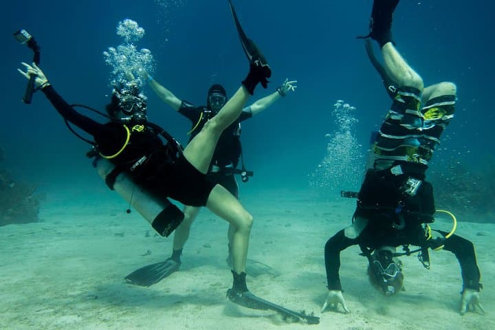 Advanced Open Water Course in West Bay, Roatán — PADI 5‑Dive Certification photo 6
