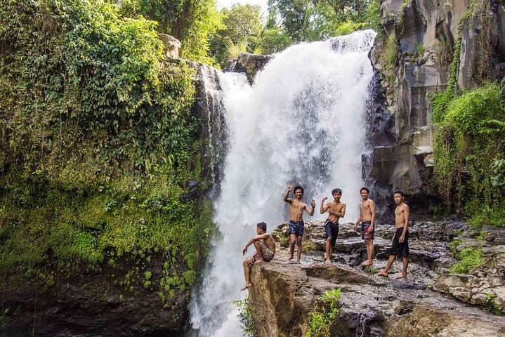 Ubud Full Day Tour — Tegalalang Rice Terraces, Monkey Forest & Tegenungan Waterfall