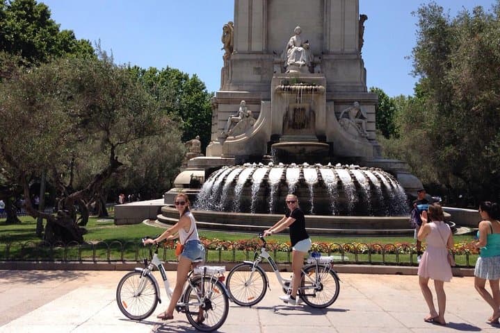 Bike Madrid Río and Casa de Campo: Riverside & Park E‑Bike Tour photo 4