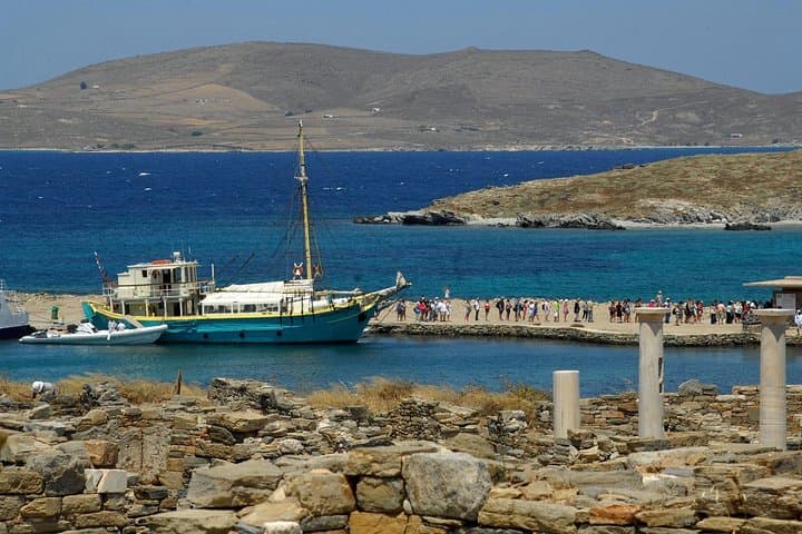 Mykonos to Delos & Rhenia: Shared Cruise to Ancient Ruins and Hidden Beaches