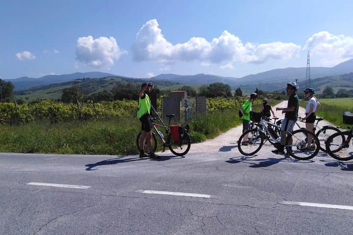 Full-Day E‑Bike Tour to Civita di Bagnoregio and Orvieto from Rome — Wine Tasting & Dinner photo 6