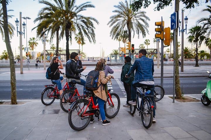 Barcelona Night Bike Tour: Tapas, Cava & Plaza España Views photo 3