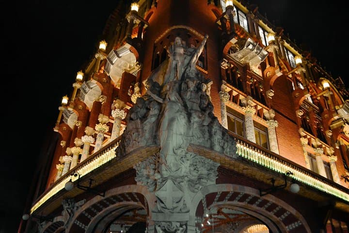 Barcelona Night Bike Tour: Tapas, Cava & Plaza España Views photo 6