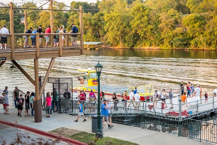 Branson Jet Boats Adventure: High-Speed Ride on Lake Taneycomo photo 4