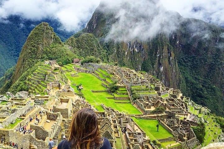 Sacred Valley and Machu Picchu in 2 Days: Train, Ruins, and Andean Views photo 2