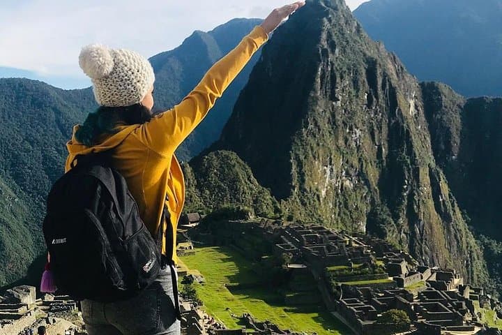 Sacred Valley and Machu Picchu in 2 Days: Train, Ruins, and Andean Views photo 3