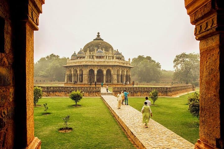 Full-Day Old and New Delhi Private Tour with Female Guide — Jama Masjid to Akshardham photo 2