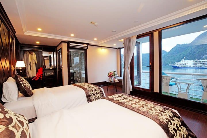 La Pinta 3-Day Halong & Lan Ha Bay Cruise: Kayaking, Viet Hai Village & Caves photo 3