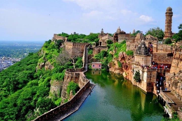 Rajasthan Forts & Stepwells: 8-Day Tour from Jaipur to Udaipur