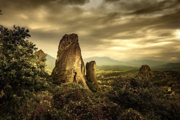 Meteora Day Tour from Thessaloniki: Explore the Cliff-Top Monasteries