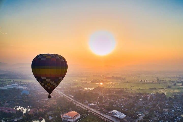 Sunrise Hot Air Balloon Over Chiang Mai: Classic Basket Flight