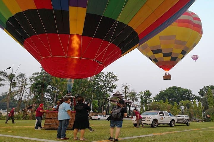 Sunrise Hot Air Balloon Over Chiang Mai: Classic Basket Flight photo 2