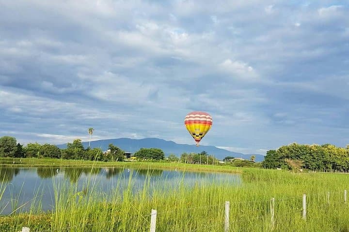 Sunrise Hot Air Balloon Over Chiang Mai: Classic Basket Flight photo 3