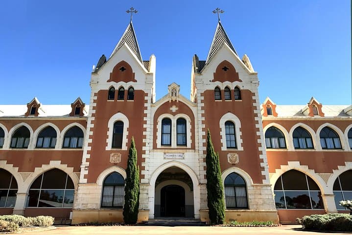 Pinnacles Desert and New Norcia: Day Tour from Perth to Limestone Spires and a Benedictine Abbey