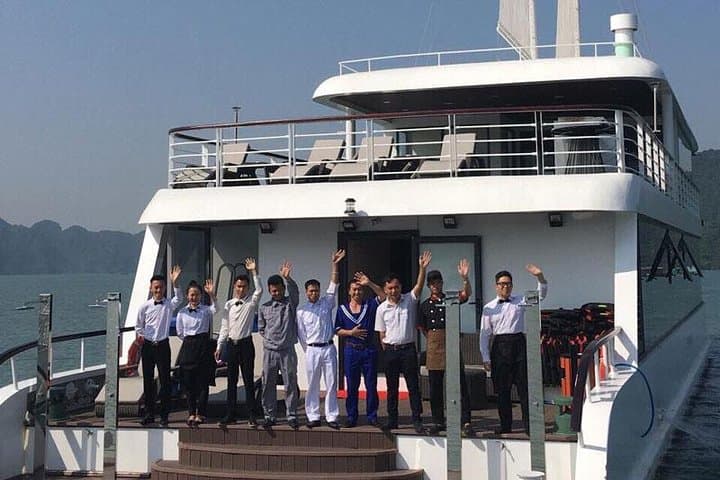 Luxurious Ha Long Bay & Lan Ha Bay One-Day Cruise on JadeSails photo 3