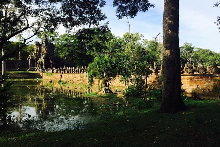 One-Day Angkor Park Small-Loop: Private English-Speaking Guide to Angkor Wat, Bayon & Ta Prohm photo 2