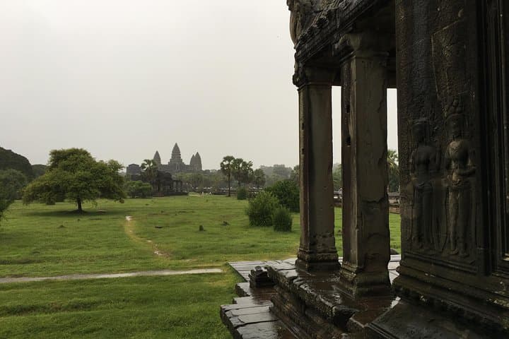 One-Day Angkor Park Small-Loop: Private English-Speaking Guide to Angkor Wat, Bayon & Ta Prohm photo 3
