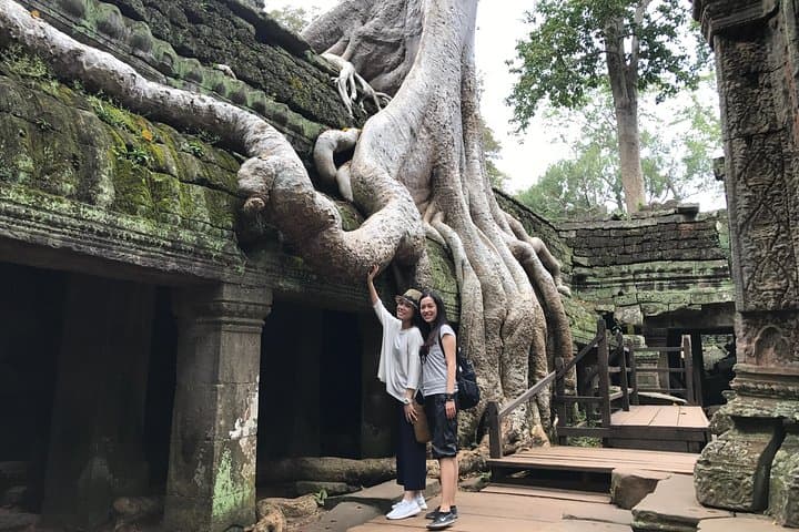 One-Day Angkor Park Small-Loop: Private English-Speaking Guide to Angkor Wat, Bayon & Ta Prohm photo 5