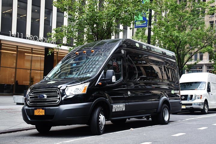 Private All-Inclusive Airport Transfer to New York City, Brooklyn & Queens photo 1