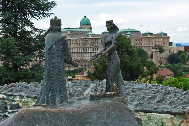 Private Full-Day Budapest City Tour: Castle District, Parliament & Thermal Baths