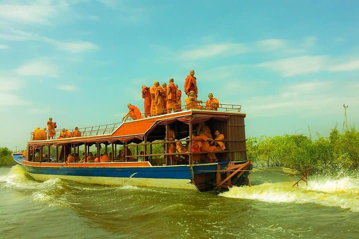 Kampong Kleang and Bakong Temple One-Day Tour — Floating Village & First Temple Mountain photo 3