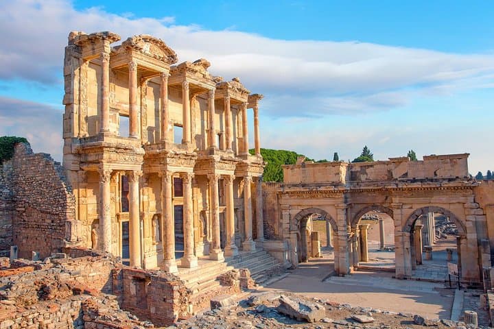 Ephesus Day Tour from Istanbul by Plane: Explore Ephesus, the House of Virgin Mary & Şirince