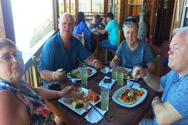 Two-Tank Roatán Shore Dive, Island Lunch & Local Transport photo 6