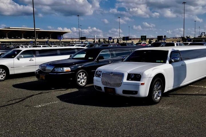 JFK to Manhattan Stretch Limo Transfer — Private Airport Transportation photo 2