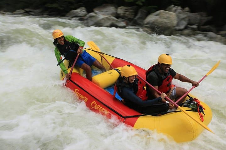 Calderas River Whitewater Rafting from Medellín — Class III–IV Rapids in Cocorná photo 2