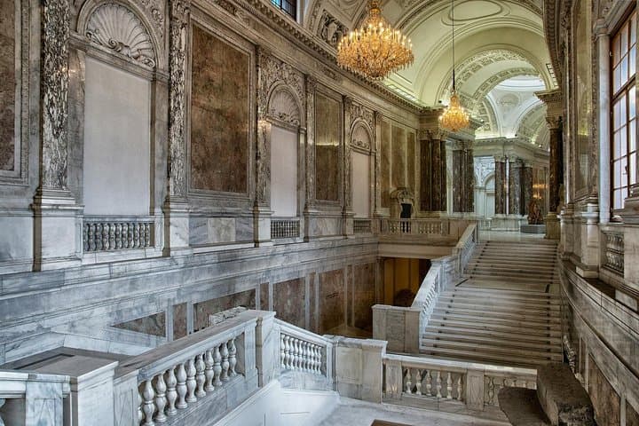 Vienna Private Guided Walking Tour — St Stephen’s, Hofburg & Butterfly House photo 5