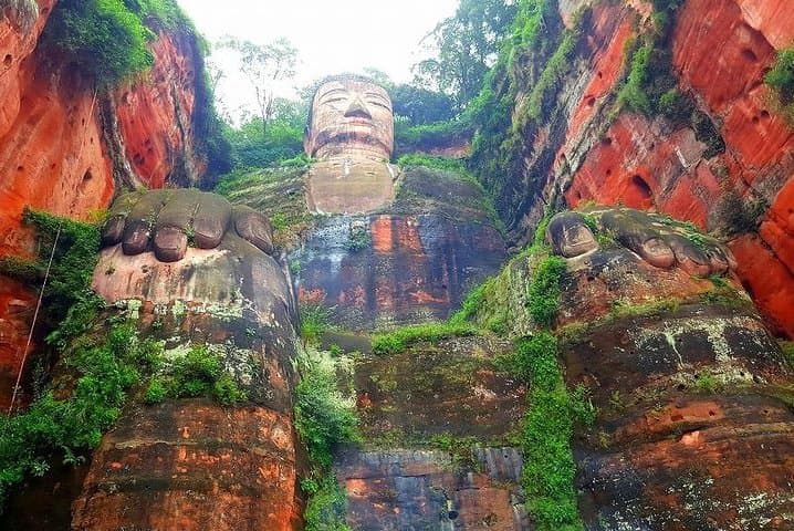 Leshan Giant Buddha Day Tour from Chengdu: Cruise, Cliffs & Local Lunch