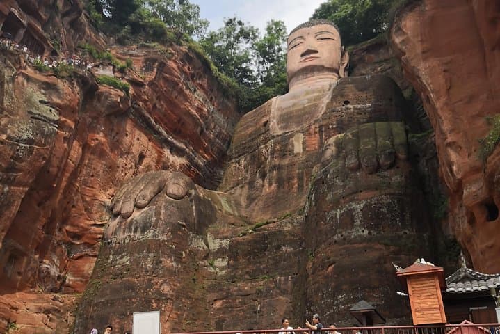Leshan Giant Buddha Day Tour from Chengdu: Cruise, Cliffs & Local Lunch photo 3