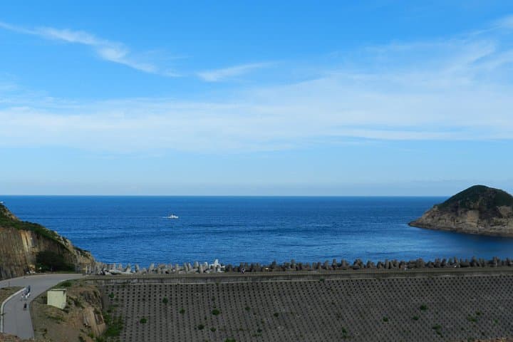 Morning Walk at High Island Geopark: Hexagonal Columns, East Dam Views & Coastal Fresh Air photo 4