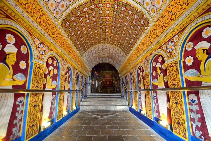 Private Kandy Day Tour from Negombo — Temple of the Tooth, Royal Botanic Gardens & Tea Estate Visit photo 6