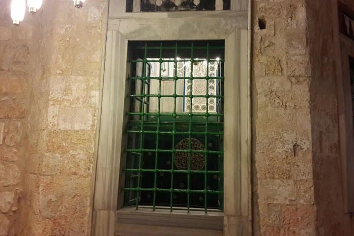Hebron Alternative Tour: Cave of the Patriarchs, Old City Walk & Glassworks