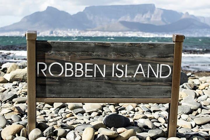 Robben Island and Table Mountain Day Tour — History, Views & Practical Tips