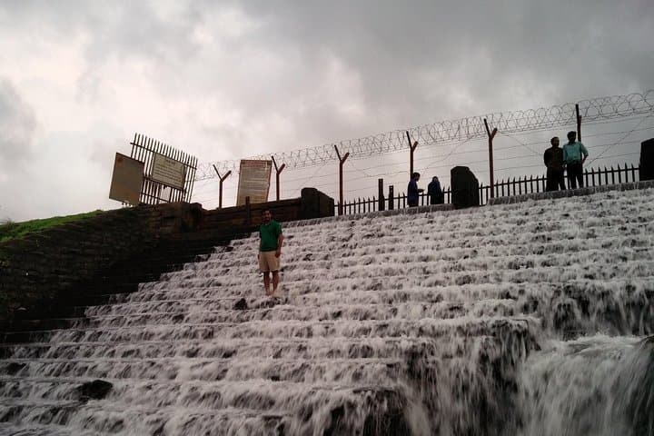 Monsoon Drive from Mumbai to Lonavala: Waterfalls, Forts & Misty Viewpoints photo 3