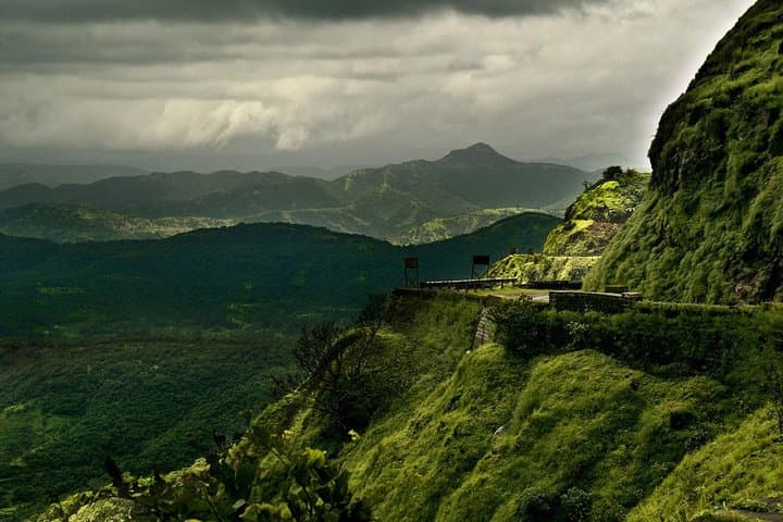 Monsoon Drive from Mumbai to Lonavala: Waterfalls, Forts & Misty Viewpoints