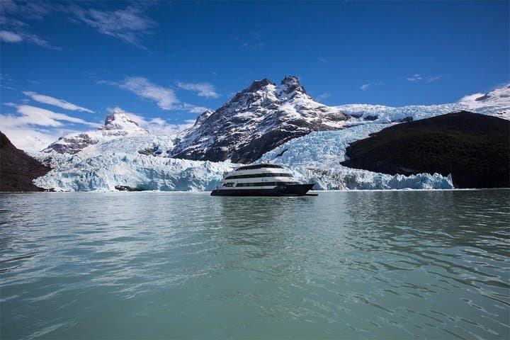 Gourmet Glacier Navigation: Perito Moreno Full-Day Cruise and Hike