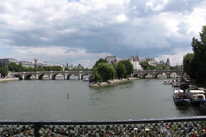Historic Paris Guided Walking Tour — Sainte-Chapelle to Grand Palais