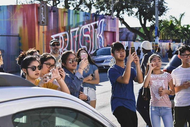 Explore Wynwood Street Art with Local Artist Roberto Manoly