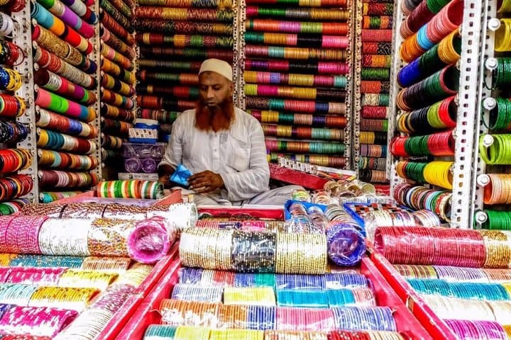Shop-like-a-local-delhi-exclusive-shopping-tour-market-guide photo 2