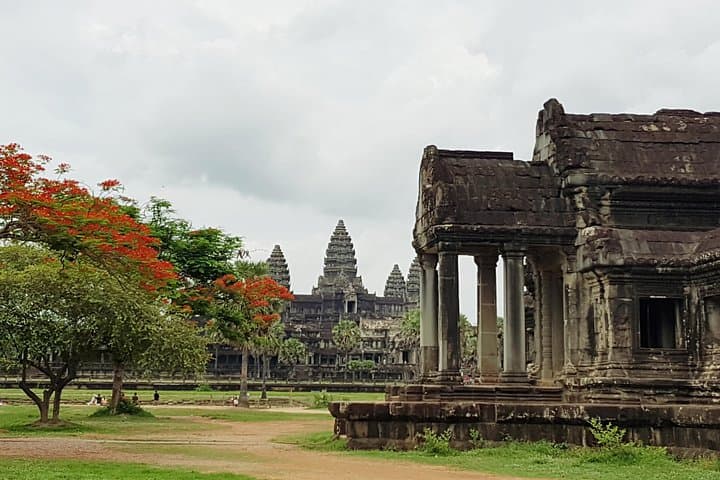 2-Day Private Angkor Sunrise & Sunset Tour with Tonle Sap Floating Village photo 3