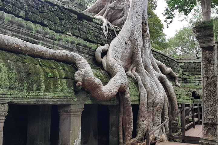 2-Day Private Angkor Sunrise & Sunset Tour with Tonle Sap Floating Village photo 4