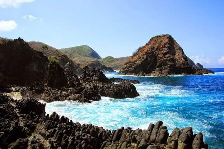 South Lombok Coastline Tour: Merese Hill, Tanjung Aan & Hidden Beaches photo 2