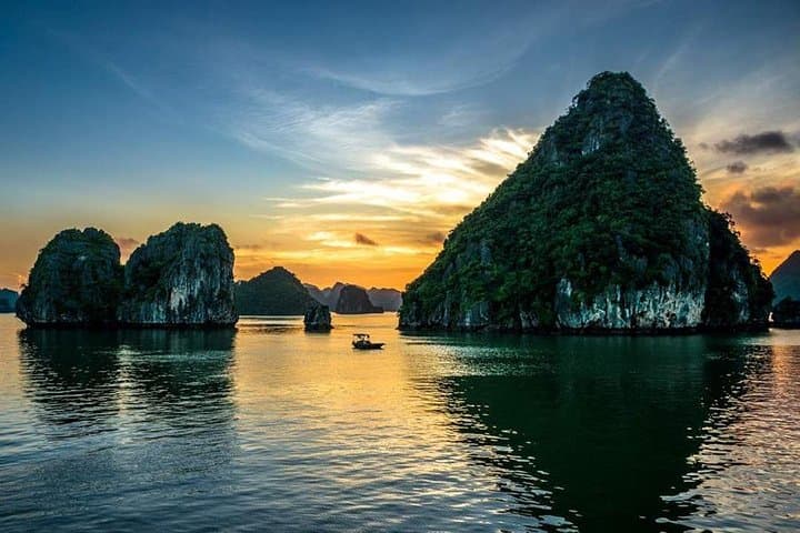Private Ha Long Bay Day Trip from Hanoi — Cruise, Caves & Kayaking