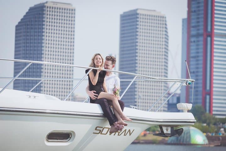 Sunset Power Yacht Tour on the Han River — Private Seoul Marina Experience photo 3
