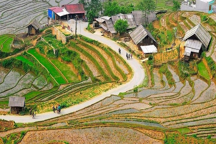 Sapa 2-Day Trek from Hanoi: Cat Cat, Lao Chai & Ta Van Rice Terrace Adventure photo 5