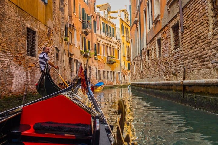 Venice Shared Gondola Ride Along the Grand Canal — 30-Minute Scenic Tour photo 2